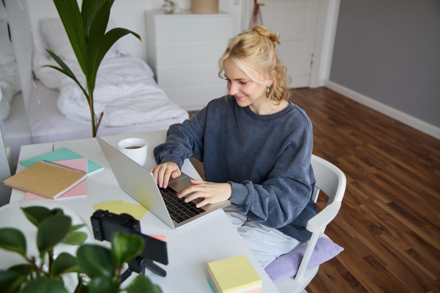 Sesión práctica de planificación financiera personal con documentos reales